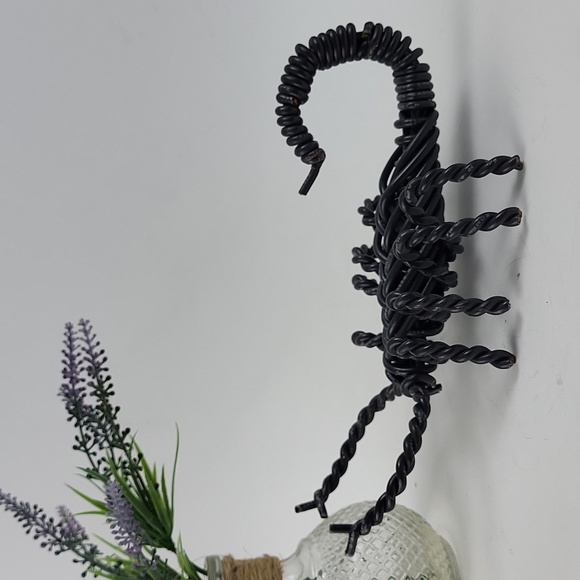 Handmade 10 Gauge Wire Wrapped Scorpion Figure - Picture 5 of 8
